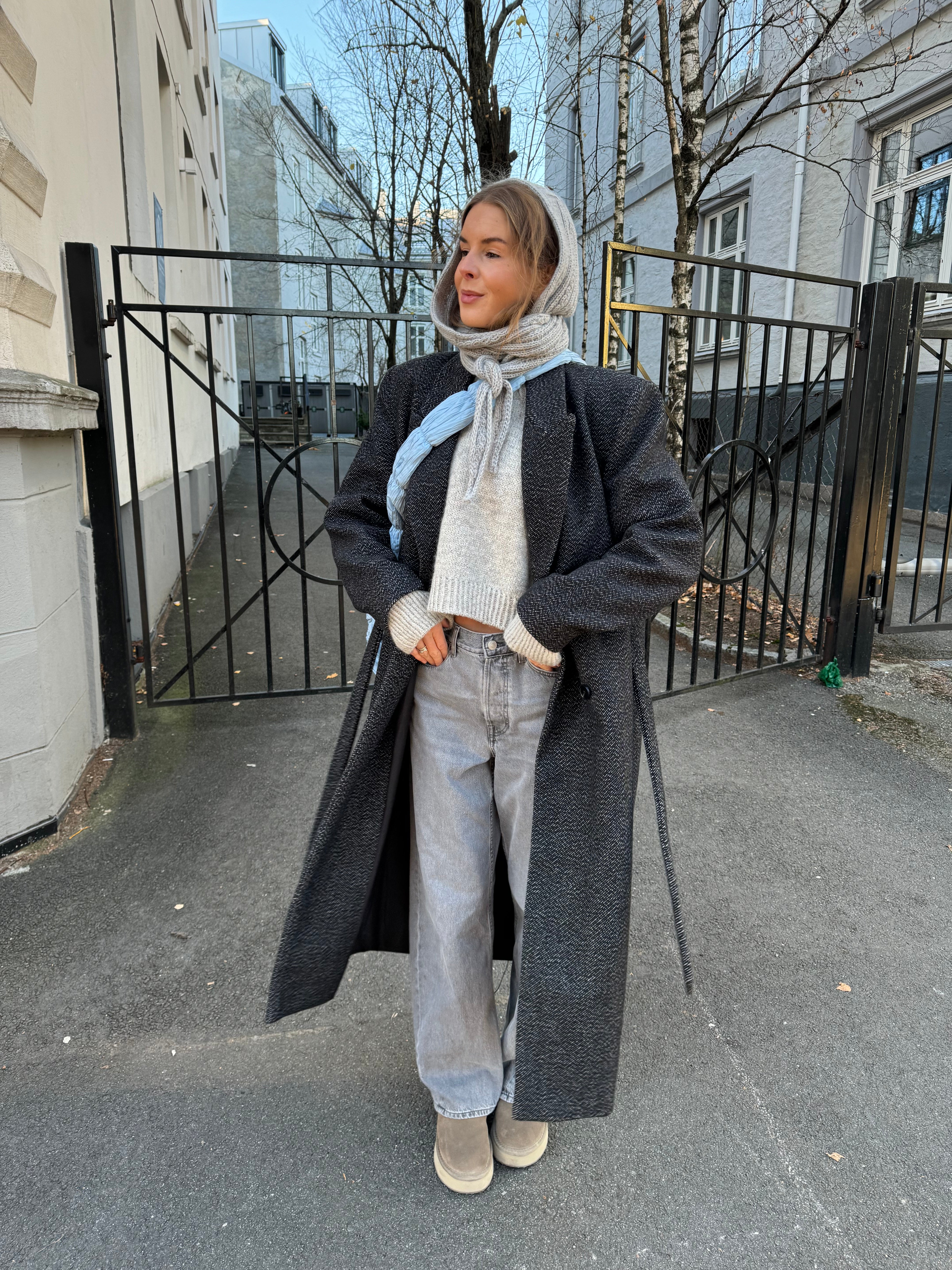 Thelma Hoodie Scarf – Ingrid Dyb