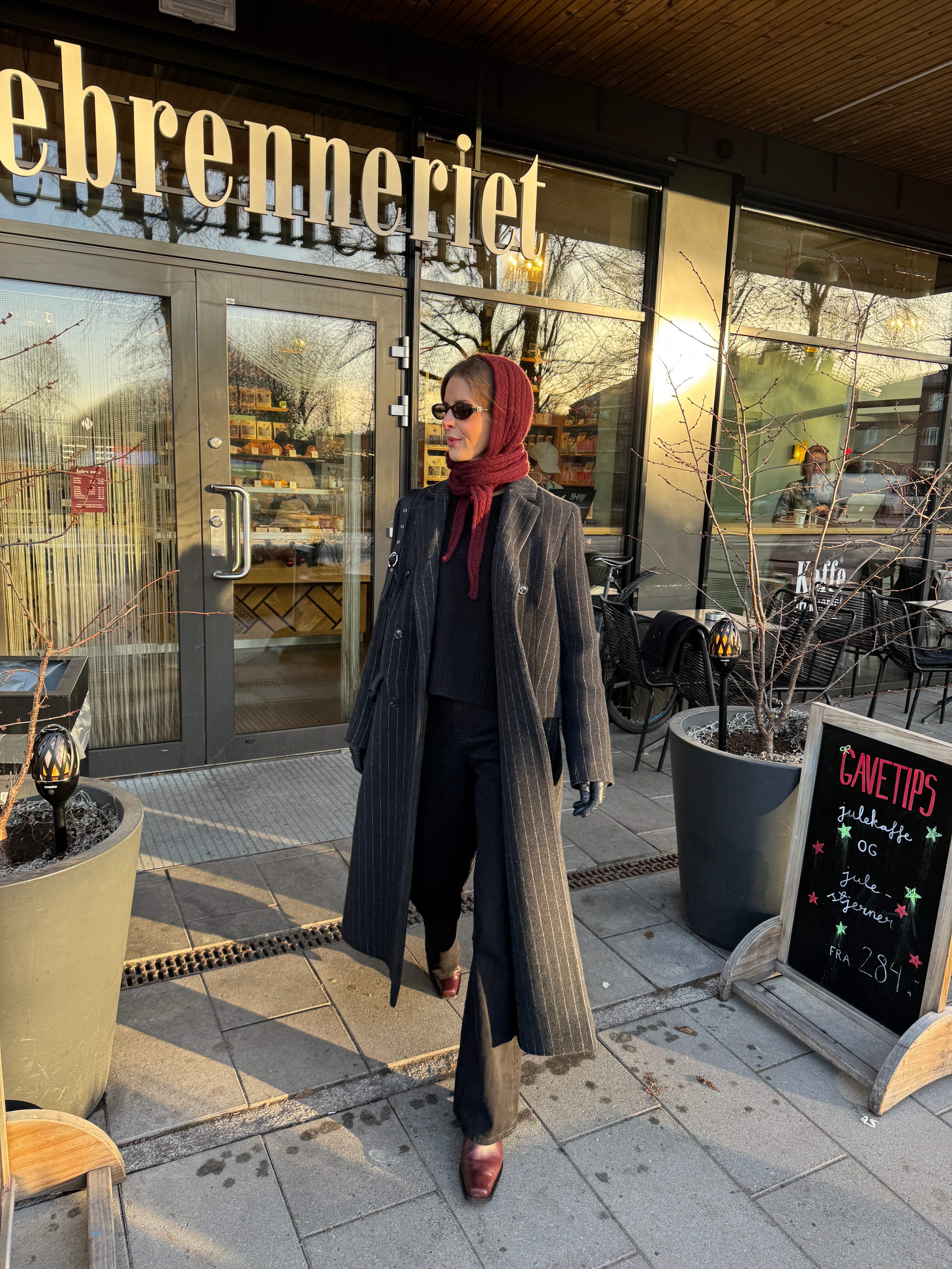 Thelma Hoodie Scarf – Ingrid Dyb
