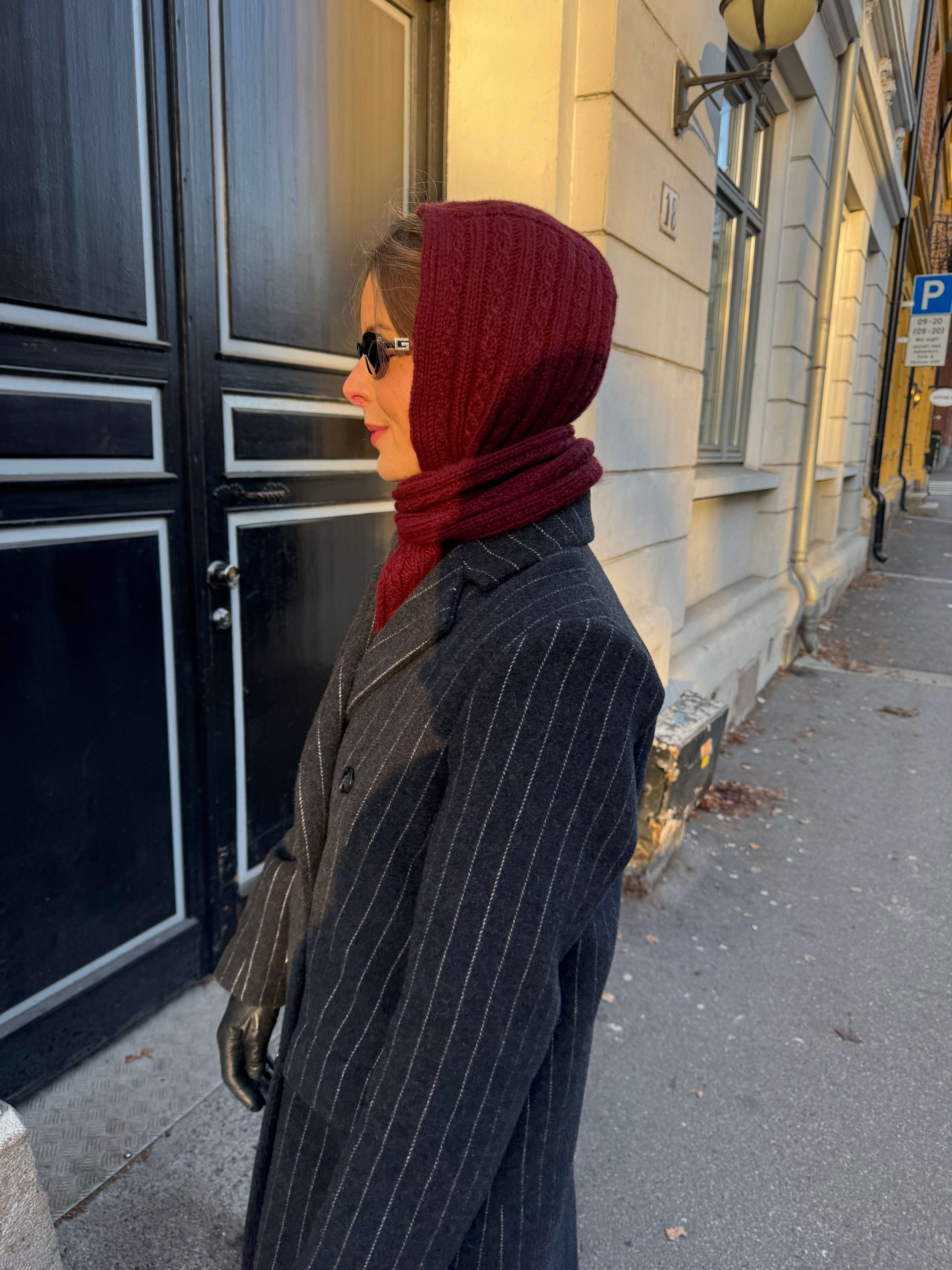 Thelma Hoodie Scarf – Ingrid Dyb
